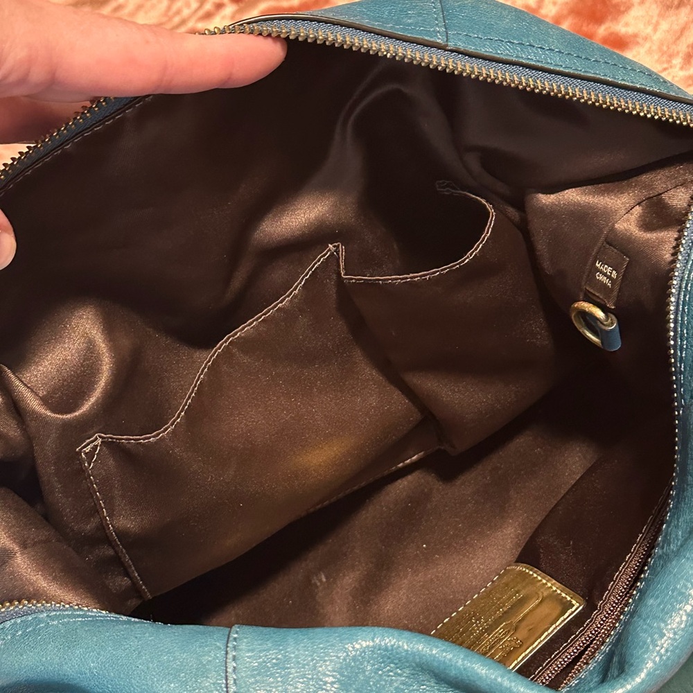 COACH Leather Handbag medium sized with removable shoulder strap - Picture 13 of 14